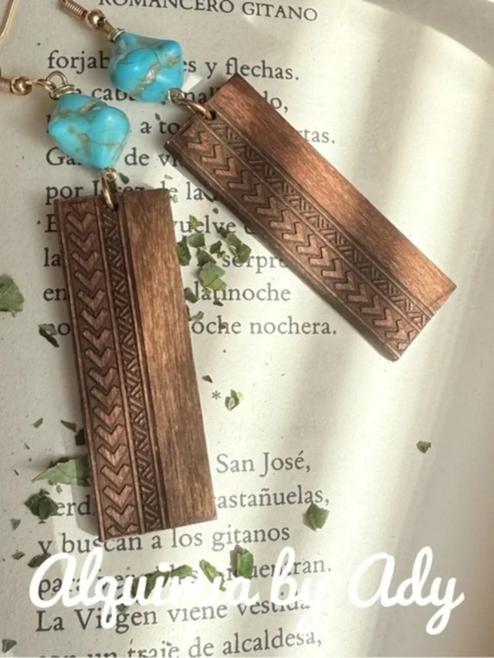 Shoulder duster turquoise chunk and wood + A vacation must have.